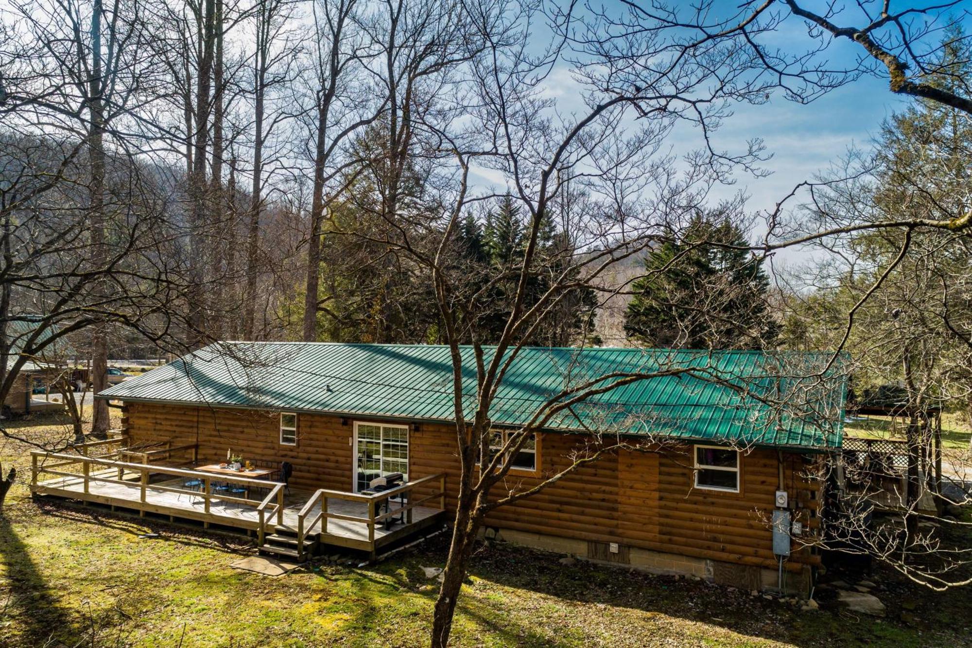 Sugar Cove By Avantstay Cabin By The River W Hot Tub Pool Table Guest House Gatlinburg Exterior photo